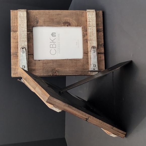 NWT,Set Of 2 CBK Designs Wooden Frames With Hinged Design. - Picture 2 of 9